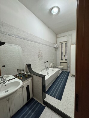 Business Double Room, Garden View | Bathroom - Casa signorile Marianna  (Camposano)