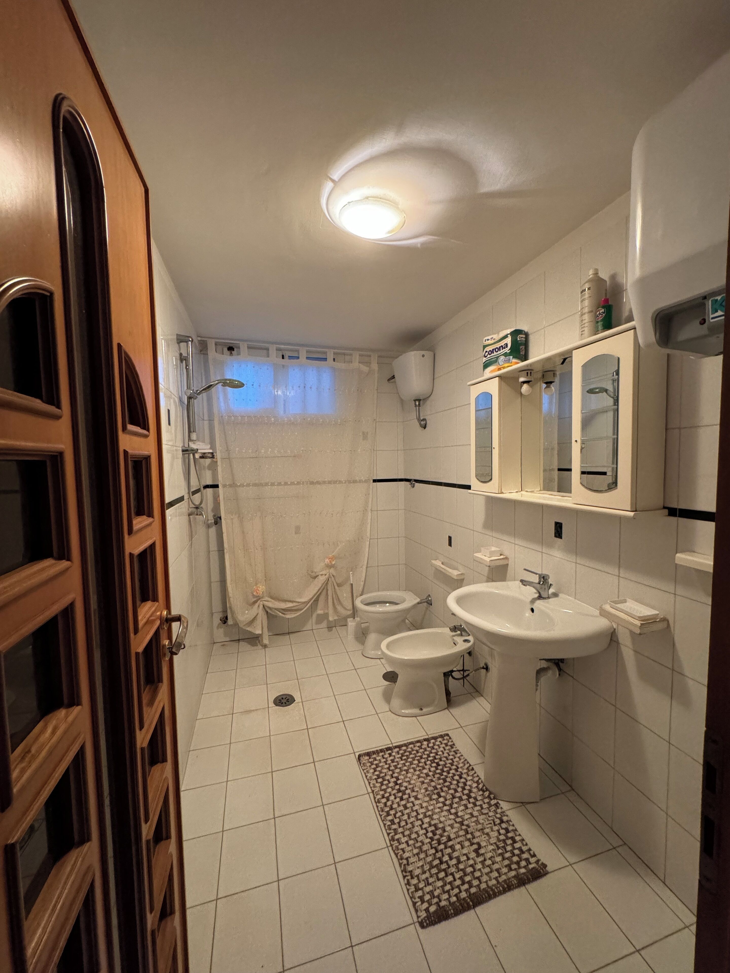 Basic-Einzelzimmer | Badezimmer | Bidet, Handtücher, Seife, Shampoo