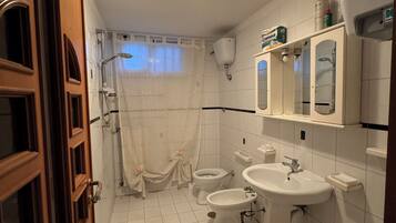 Basic-Einzelzimmer | Badezimmer