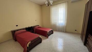 Kamar Double Bisnis, pemandangan kebun | Seprai katun Mesir, seprai premium, dan selimut bulu angsa