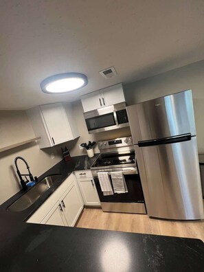 Fridge, microwave, oven, stovetop - Newly remodeled MIL Suite-Long&short term ok (Savage)