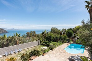 Pool - Faro's Sun Beach Villa in Almuñecar (Almuñécar)