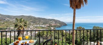 Faro's Sun Beach Villa in Almuñecar