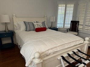 3 室のベッドルーム、WiFi (無料)、ベッドシーツ