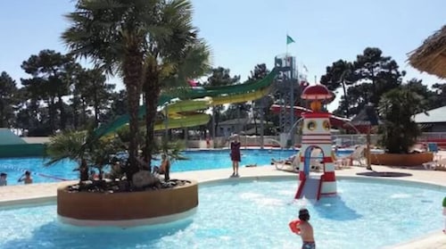 Mobile-home 6/8 pers. dans Camping 4* avec piscine