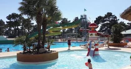 Mobile-home 6/8 pers. in 4* campsite with swimming pool