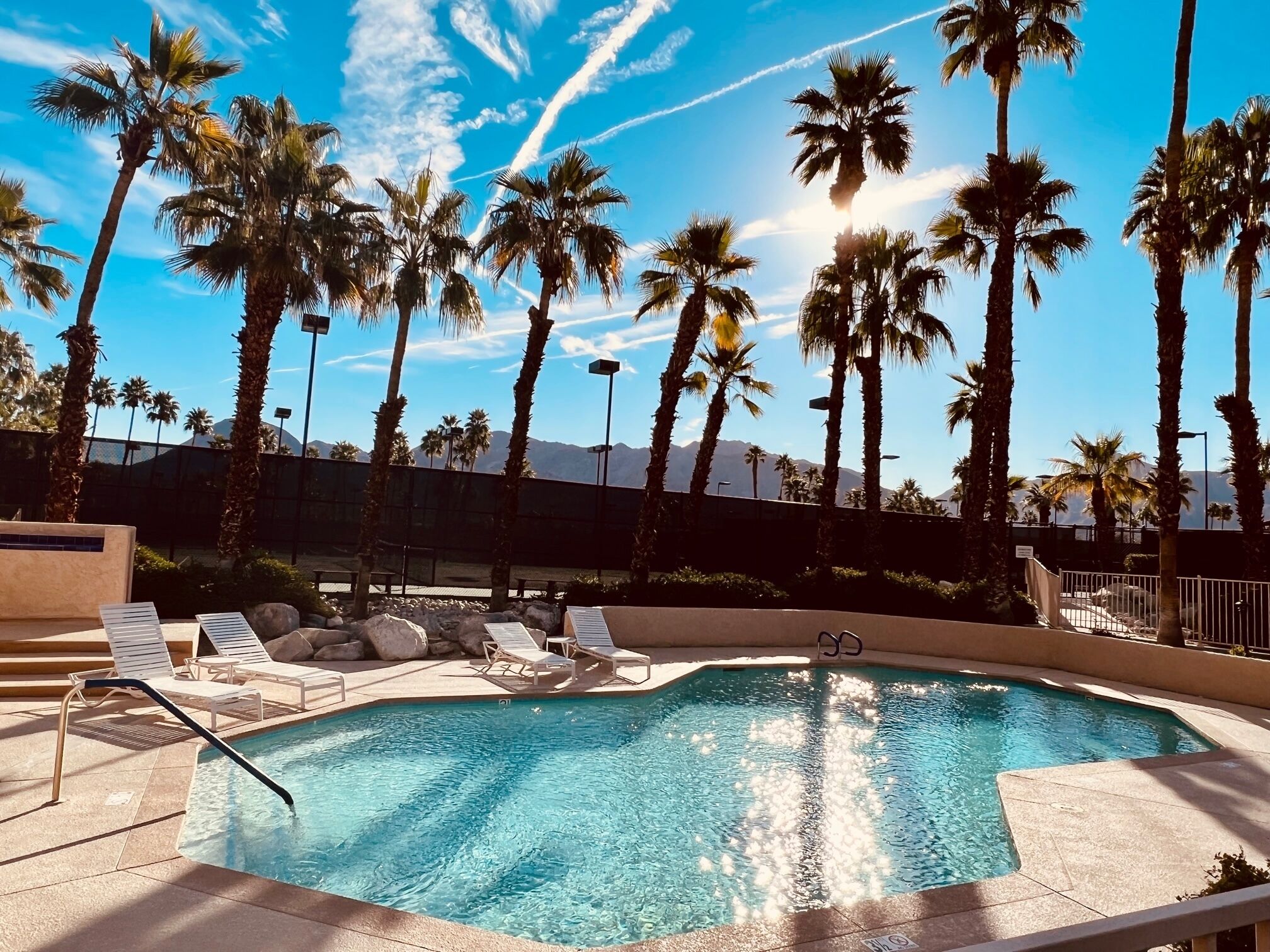 Bright Modern Ironwood Villa with 2 suites + private hot tub