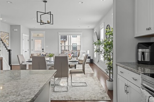 Richmond Gem, Free Parking, Quiet, Fenced,Walkable