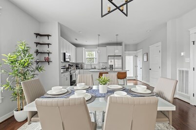 Richmond Gem, Free Parking, Quiet, Fenced,Walkable