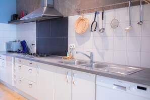 Microwave, oven, stovetop, dishwasher