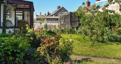 4 bedroom accommodation in Peel