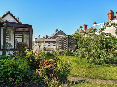 4 bedroom accommodation in Peel