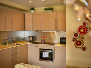 Køleskab, mikrobølgeovn, ovn, opvaskemaskine