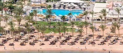 Beach nearby, sun-loungers, beach towels