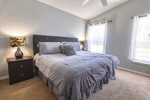 5 bedrooms, iron/ironing board, bed sheets - Camile's Sandy Ridge Vacation Home (Davenport)
