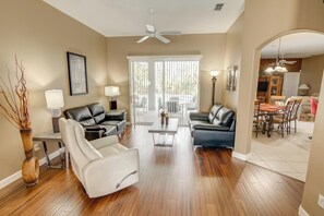 TV - Ron's Highlands Reserve Vacation Home (Davenport)