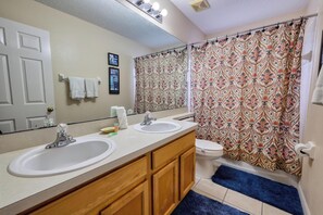 Bathroom - The Hill at Highlands Reserve (Davenport)