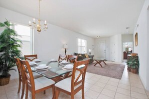 Dining - Windwood Bay Vacation Home (Davenport)