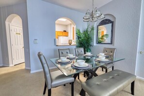 Dining - Karen's Windsor Hill's Resort Condo (Kissimmee)