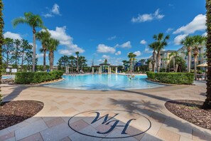 Outdoor pool - Karen's Windsor Hill's Resort Condo (Kissimmee)