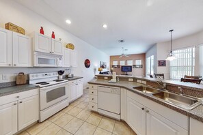 Dishwasher - Jagjit's Tuscan Hills Vacation Home (Davenport)