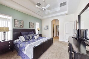 5 bedrooms, iron/ironing board, bed sheets - Jagjit's Tuscan Hills Vacation Home (Davenport)