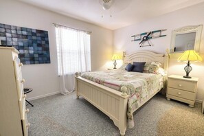4 bedrooms, iron/ironing board, bed sheets - Backyard Fun at Highlands Reserve (Davenport)