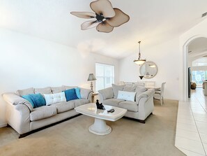 TV - Cristine's Seasons Vacation Home (Kissimmee)