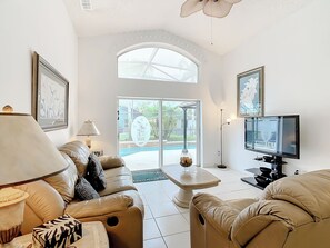 Living area - Cristine's Seasons Vacation Home (Kissimmee)