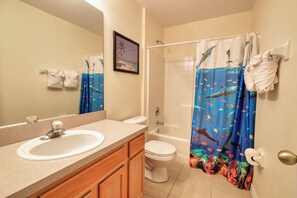 A bathroom with a sink, toilet, and shower. - Arler House - Amazing 4 Bed 3 Bath - Private Pool (Clermont)