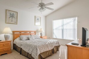 4 bedrooms, iron/ironing board, bed sheets - Ray's Eagle Pointe Vacation Home (Kissimmee)