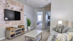 TV - 5 Bed Luxury Solterra Resort Holiday Home (Davenport)