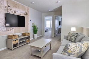 TV - 5 Bed Luxury Solterra Resort Holiday Home (Davenport)