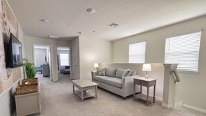 TV - 5 Bed Luxury Solterra Resort Holiday Home (Davenport)