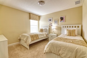 5 bedrooms, iron/ironing board, bed sheets - Spectacular Champions Gate Vacation Home (Davenport)