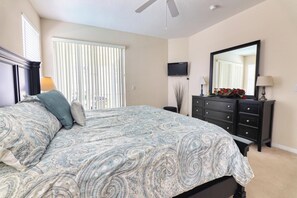4 bedrooms, iron/ironing board, bed sheets - Henrik's Highlands Reserve Retreat (Davenport)
