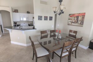 Dining - David's Southern Dunes Vacation Home (Haines City)