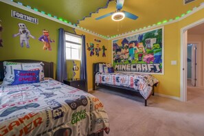 5 habitaciones, tabla de planchar con plancha y ropa de cama 
