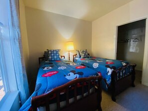 2 bedrooms, iron/ironing board, bed sheets