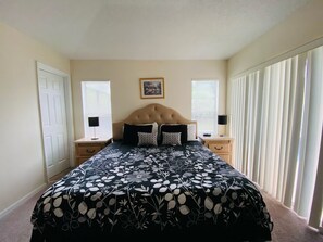 4 bedrooms, iron/ironing board, bed sheets - Ezra's Vacation Home at Southern Dunes (Haines City)