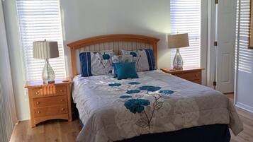 4 habitaciones, tabla de planchar con plancha y ropa de cama