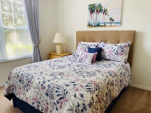 4 bedrooms, iron/ironing board, bed sheets - Cathy's Southern Dunes Vacation Home (Haines City)