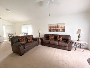 TV - Cathy's Southern Dunes Vacation Home (Haines City)