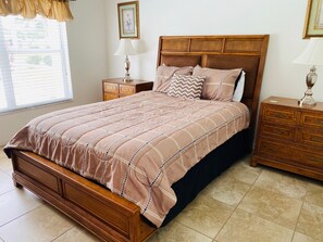 3 slaapkamers, een strijkplank/strijkijzer, beddengoed