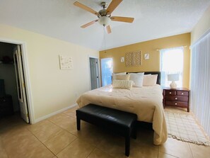 4 bedrooms, iron/ironing board, bed sheets - Villa Rosalie at Southern Dunes (Haines City)