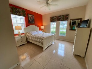 5 bedrooms, iron/ironing board, free cots/infant beds, bed sheets - Family Home at Tower Lake (Haines City)