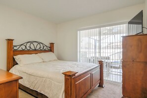 4 bedrooms, iron/ironing board, bed sheets - Ceri's Southern Dunes Vacation Home (Haines City)