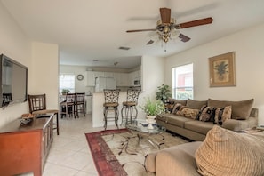 TV - Ceri's Southern Dunes Vacation Home (Haines City)