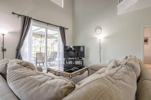 TV - Paul's Southern Dunes Vacation Home (Haines City)