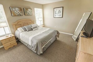 3 habitaciones, tabla de planchar con plancha y ropa de cama 
